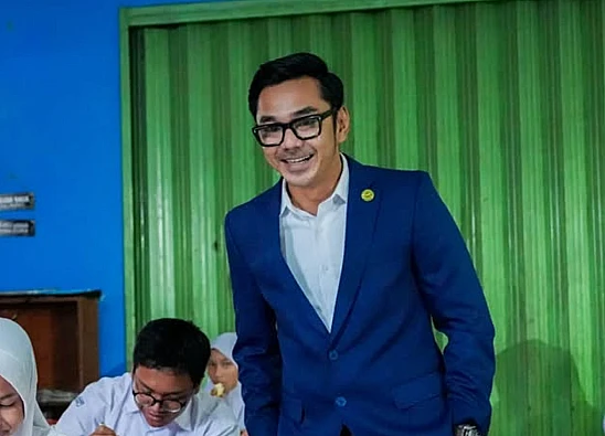Potret jubir Kantor Komunikasi Kepresidenan RI, Dedek Prayudi, yang membeberkan alasan Indonesia jadi negara paling optimistis di 2025