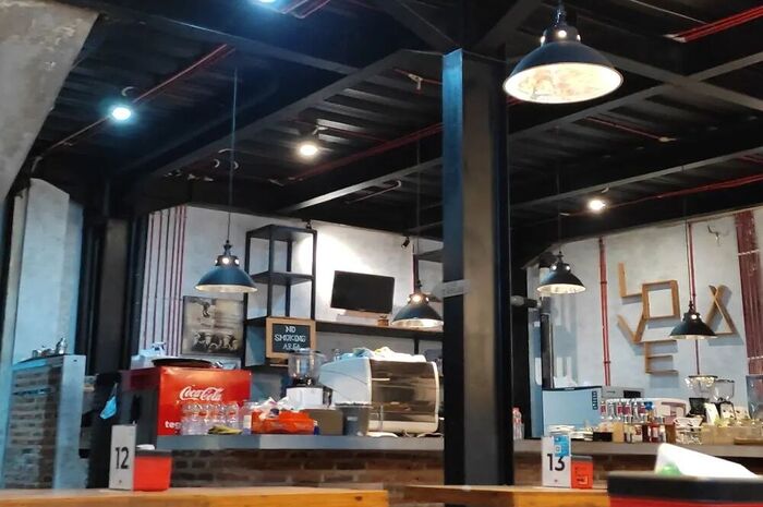 <p>Ket Foto: Foto Kedai Artha (Foto/Instagram/@akanpulang9)</p>
