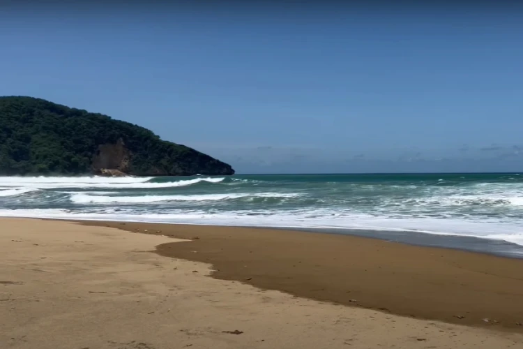 Ket Foto: Pantai Taman Pacitan di Jawa Timur