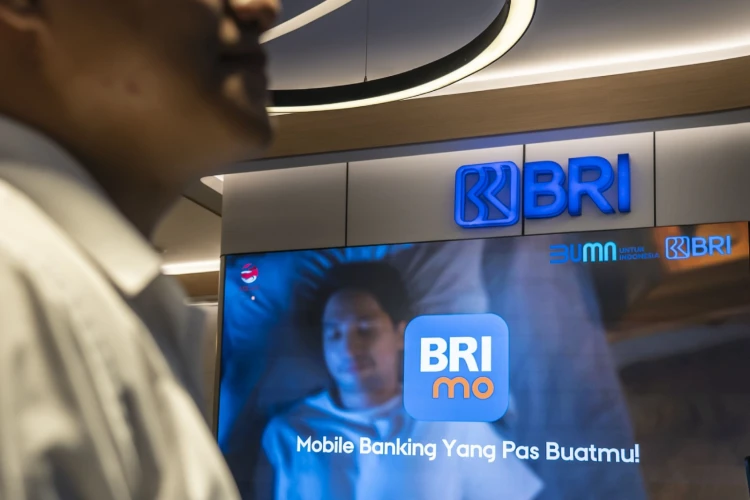 Uang puluhan juta di rekening BRI milik istri anggota DPRD Kediri ini hilang, diduga gegara diretas hacker.