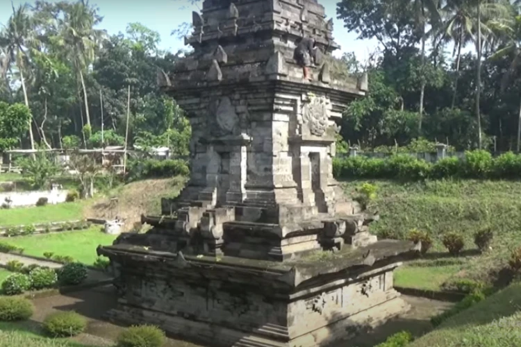 Ket Foto: Candi Sawentar di Blitar