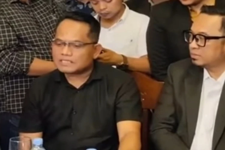 Ayah dari Eky Cirebon, Iptu Rudiana membantah tuduhan merekayasa pembunuhan Vina dan Eky yang terjadi di Cirebon tahun 2016 silam.
