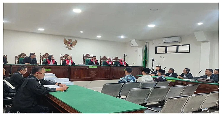 Tiga terdakwa dalam perkara gratifikasi dan pemerasan menjelang Pilkada 2024.