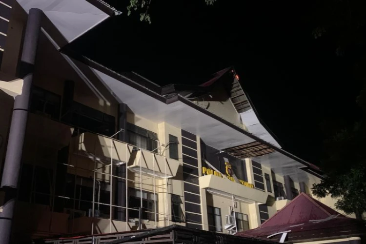 Ket. Foto: Gedung Utama dari Mapolda Gorontalo Kebakaran pada Kamis Dini Hari