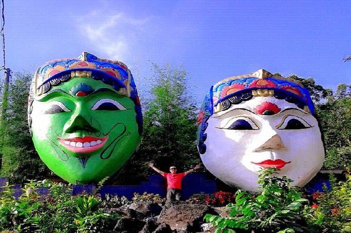<p>Ket Foto: Pesona Kampung Topeng Malang (Foto/Instagram/@bagas.ignasius)	</p>
