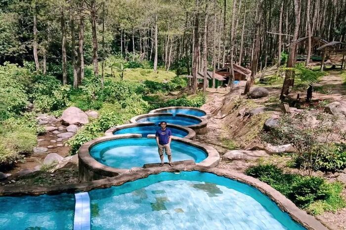 <p>Ket Foto: Pesona Wanawisata Kampung Ciherang Sumedang (Foto/Instagram/@jawabaratbeautiful)</p>
