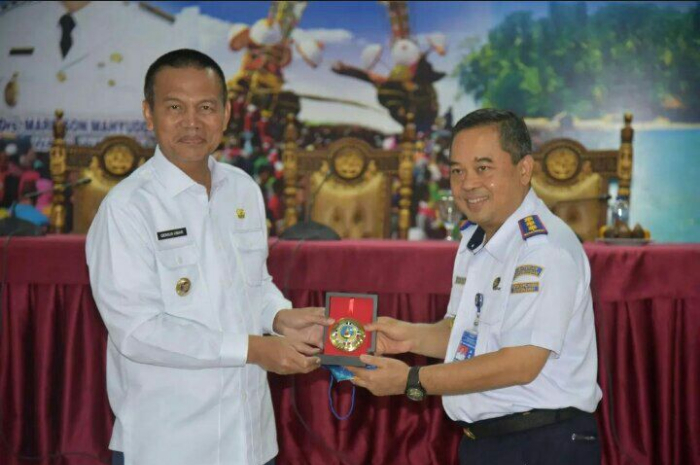<p>Wali Kota Pariaman bersama Direktur Poltekpel Sumbar dalam peresmian kerjasama program SAJA (Foto/instagram/@geniusumar)</p>
