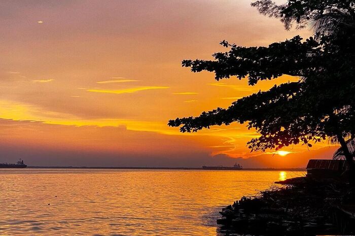 <p>Ket Foto: Pesona Pantai Monpera Balikpapan (Foto/Instagram/@pennylaurafs)</p>
