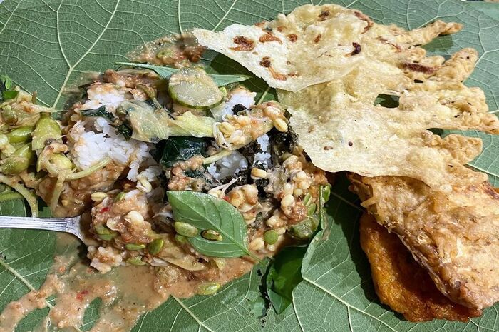 <p>Ket Foto: Foto Nasi Pecel Bu Sugeng (Foto/Instagram/@hungrufoodiesh)</p>
