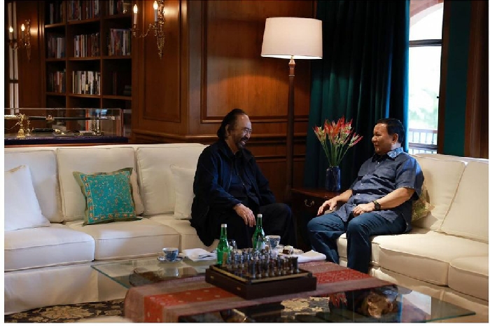 <p>Ket. Surya Paloh ketika berbincang dengan Prabowo Subianto (Foto/Instagram/Prabowo Subianto) </p>
