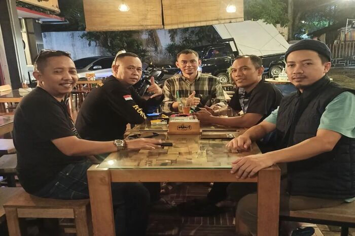 <p>Ket Foto: Foto Dua4 Kopi (Foto/Instagram/@oding.rimbana)</p>
