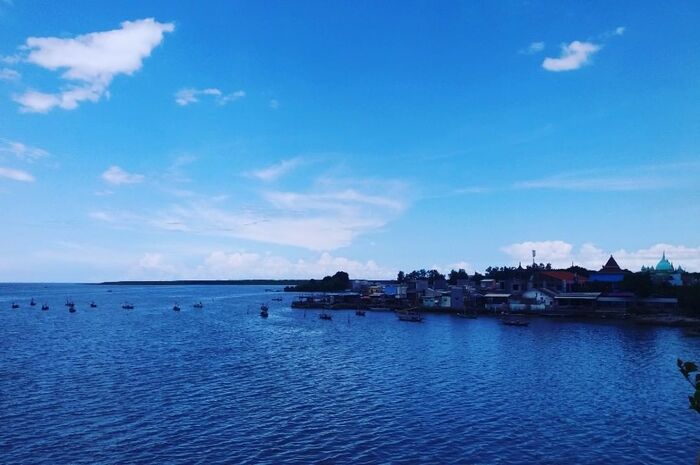 <p>Ket Foto: Pesona Pantai Ria Kenjeran Jawa Timur (Foto/Instagram/@rusantos)</p>
