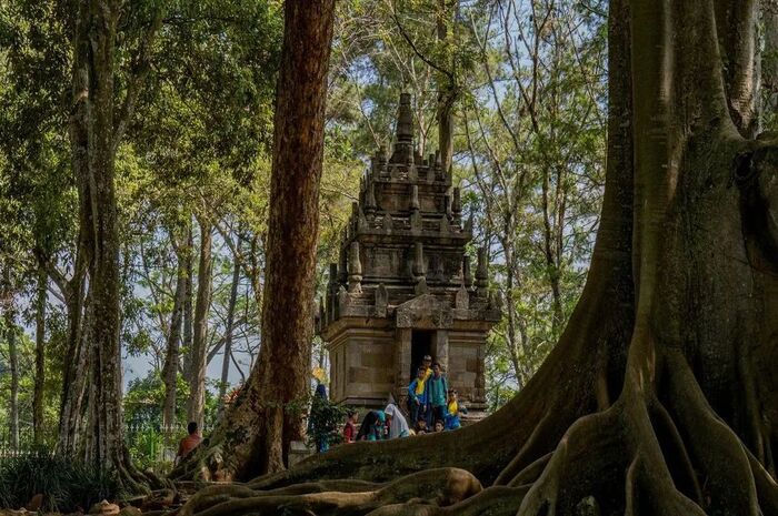 <p>Ket Foto: Pesona Candi Cangkuang Garut (Foto/Instagram/@candicangkuang_garut)</p>
