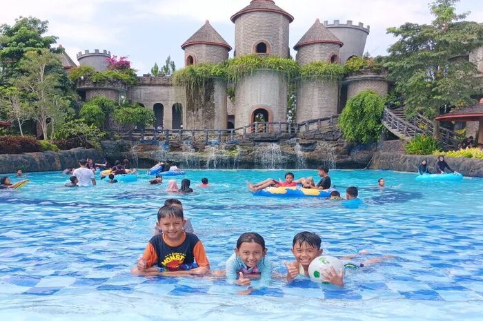 <p>Ket Foto: Pesona Ampera Waterpark Tasikmalaya (Foto/Instagram/@nuyezhy)</p>

