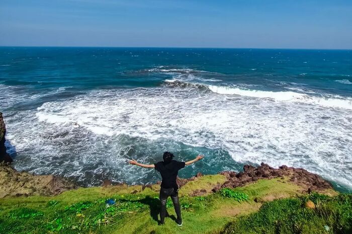 <p>Ket Foto: Pesona Pantai Puncak Guha Garut (Foto/Instagram/@ikisyahiir_)</p>
