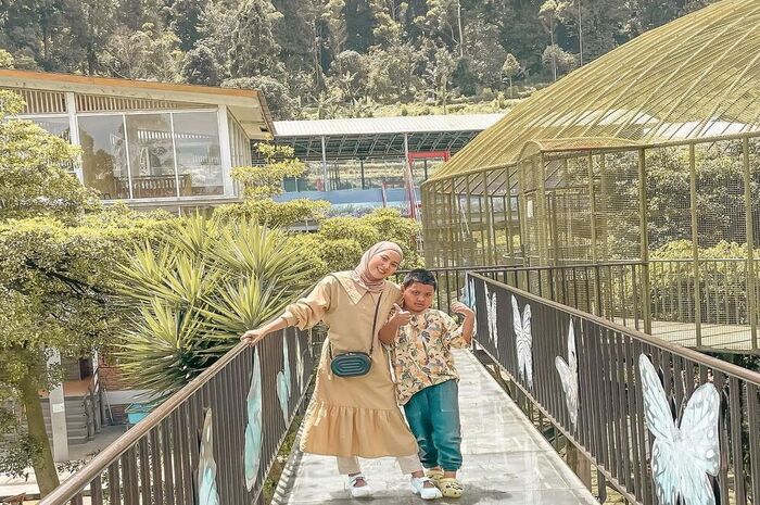 <p>Ket Foto: Pesona Ciwidey Valley Hot Spring Water Park Bandung (Foto/Instagram/@renalafaya)</p>
