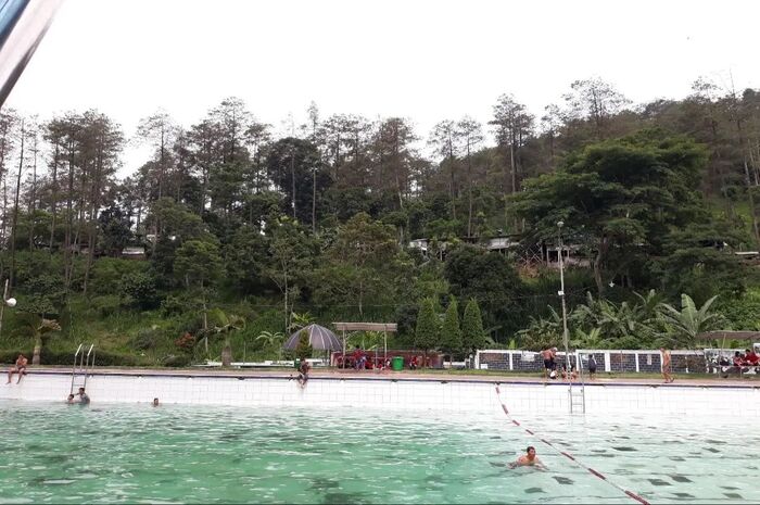 <p>Ket Foto: Pesona Pemandian Air Panas Pacet Mojokerto (Foto/Instagram/@agnesde.explorer)	</p>
