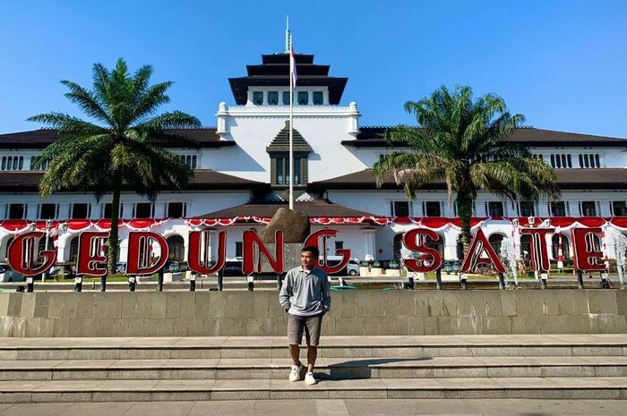 <p>Ket Foto: Pesona Gedung Sate Bandung (Foto/Instagram/@dramdhanz)</p>
