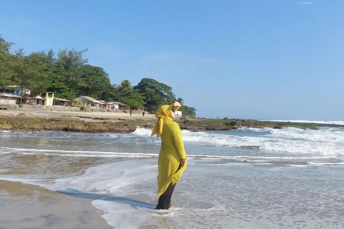 <p>Ket Foto: Pesona Pantai Taman Manalusu Garut (Foto/Instagram/@rustikawatielis1)</p>
