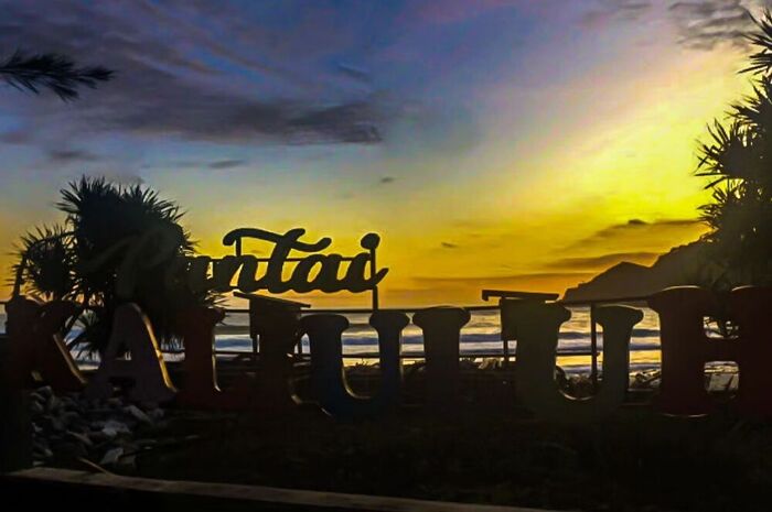 <p>Ket Foto: Pesona Pantai Kali Uluh Jawa Timur (Foto/Instagram/@pantaikaliuluh)</p>
