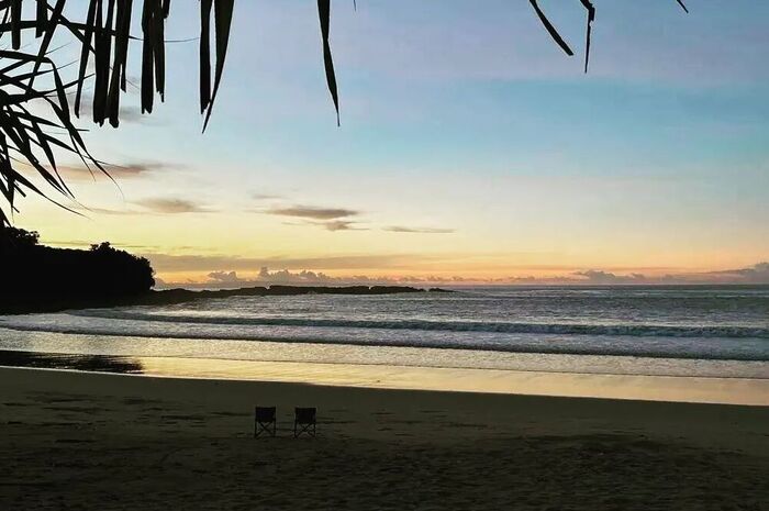 <p>Ket Foto: Pesona Pantai Pelabuhan Ratu Sukabumi (Foto/Instagram/@aryarzkii442)</p>
