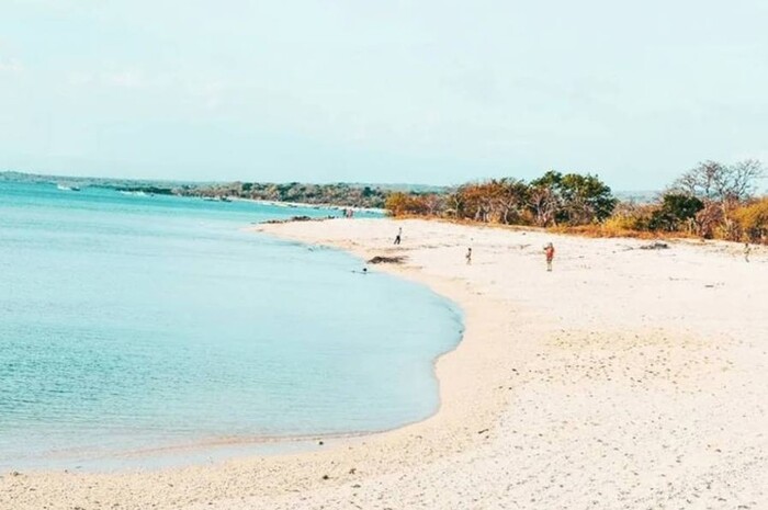 <p>Ket Foto: Foto Pantai Tablolong (Foto/Instagram/@malihahchasya)</p>
