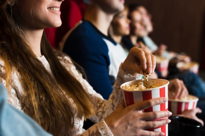 <p>Ket Foto: Film Indonesia yang tayang bulan April 2023 akan memanjakan mata (Foto/Freepic)</p>
