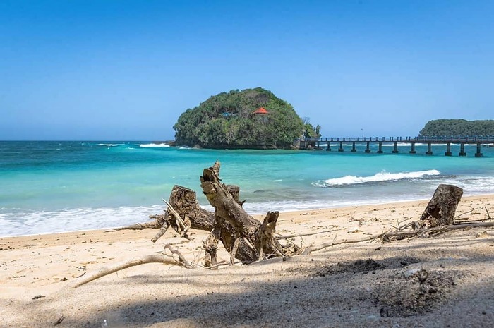 <p>Ket Foto: Foto Pantai Balekambang (Foto/Instagram/@pantaibalekambang.id)	</p>
