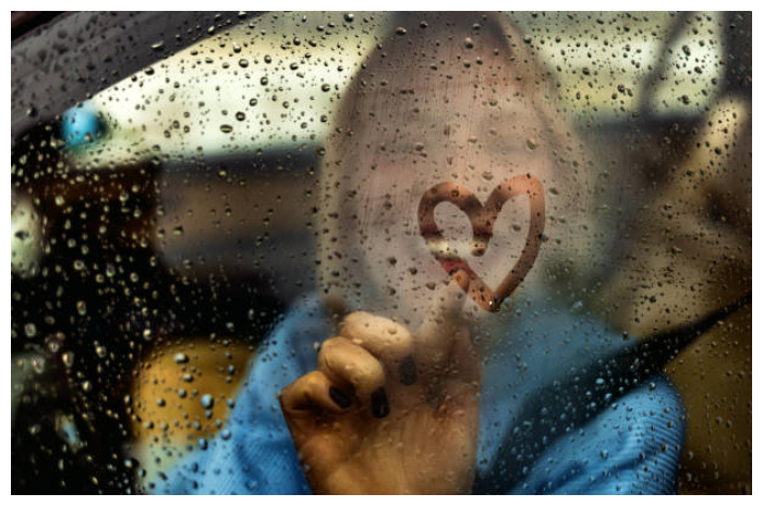 <p>Ket Foto: Ilustrasi Orang Memberi Hati Menandai Sifat Perhatiannya (Foto/istockphoto.com)</p>