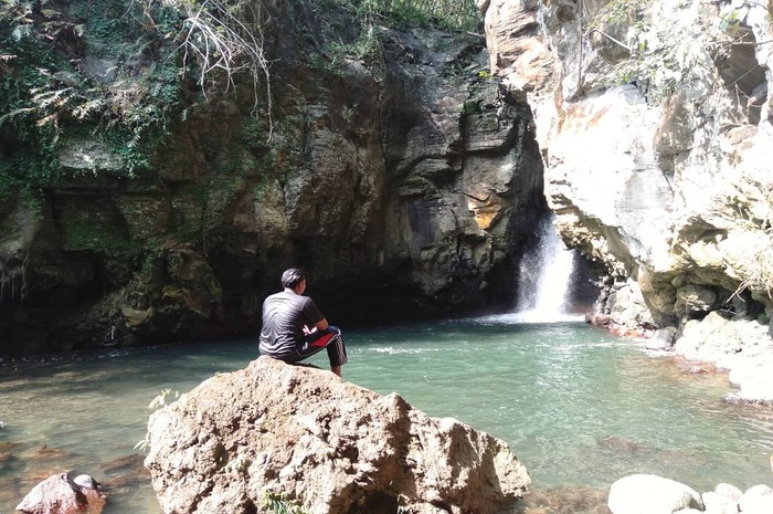 <p>Ket Foto: Foto Air Terjun Tembok Barak (Foto/Instagram/@srzall)</p>
