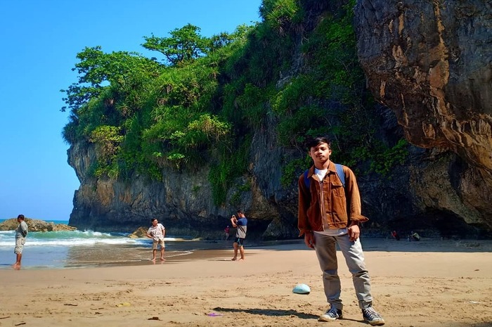 <p>Ket Foto: Pesona Goa Seribu Candi Lebak (Foto/Instagram/@febbys15)	</p>
