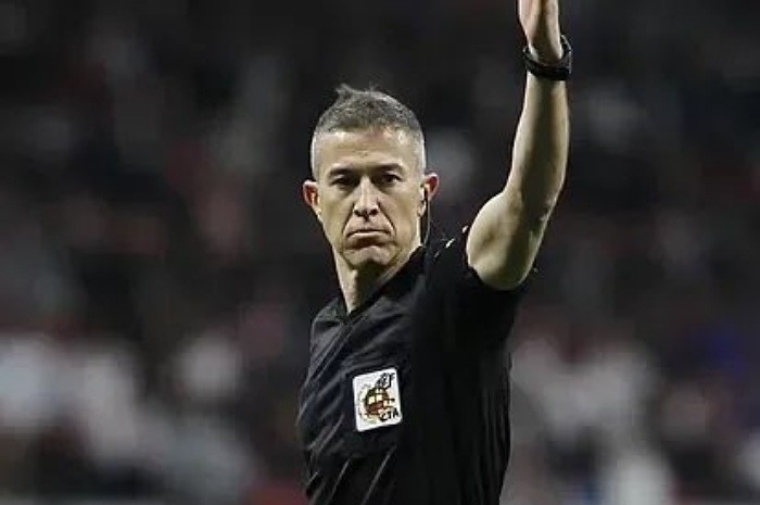 <p>Ket Foto: Foto wasit yang diberhentikan federasi sepakbola Spanyol (Foto/Twitter/@idextratime)</p>
