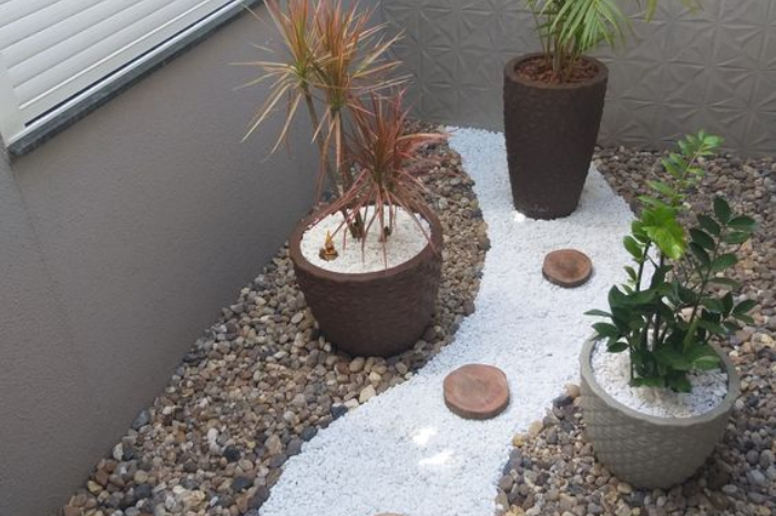 Ket Foto: Contoh Teras Minimalis Menggunakan Batu Alam (Foto/Pinterest @pinterest)