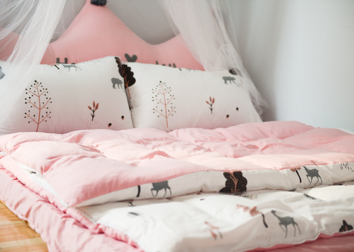 Ket. Foto: Salah satu jenis kasur buat furniture kamar tidur (Foto/Pexels @catscoming)