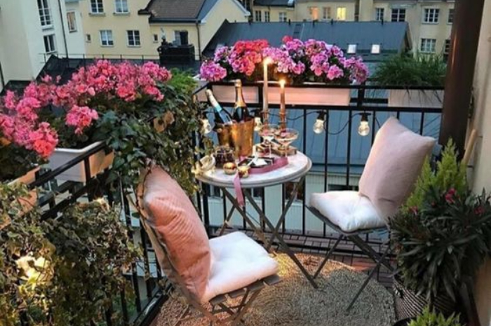 Ket Foto: Contoh Balkon Minimalis dengan Nuansa Nan Asri (Foto/Pinterest @homedit)