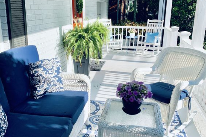 Ket Foto: Contoh Balkon Rumah Menggunakan Tema Santorini (Foto/Pinterest @emilyjones)