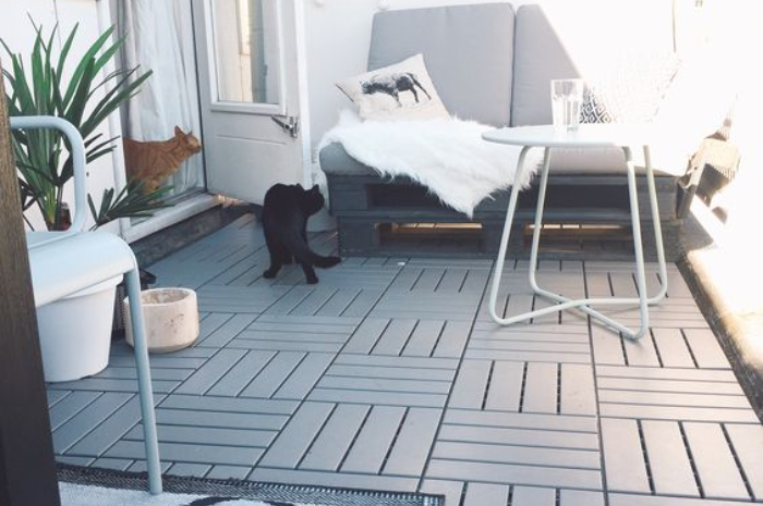 Ket Foto: Contoh Balkon Minimalis Lantai Tegel (Foto/Pinterest @homedeco)