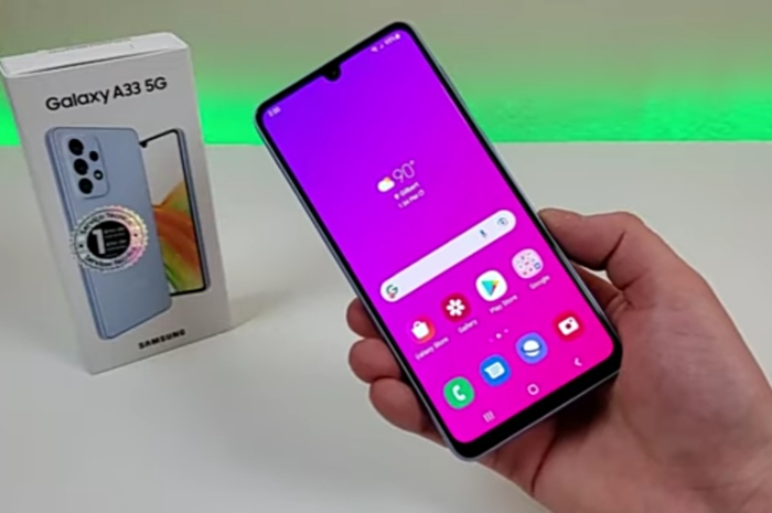 <p>Foto Samsung Galaxy A33 5G (foto/youtube/@maugadget)</p>
