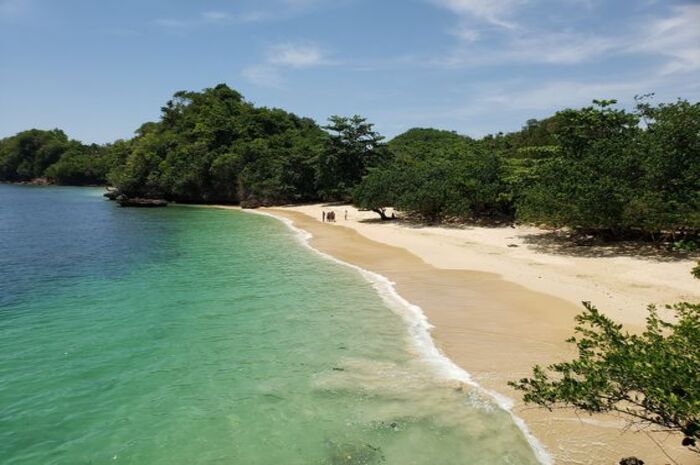 <p>Ket Foto: Ilustrasi foto pesona Pantai Tiga Warna (Foto/Pinterest/Pantai Tiga Warna)	</p>
