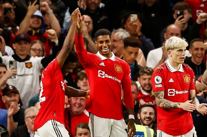 <p>Ket Foto: Foto para pemain Manchester United di lapangan sedang selebrasi (Foto/Twitter/@idextratime)</p>

