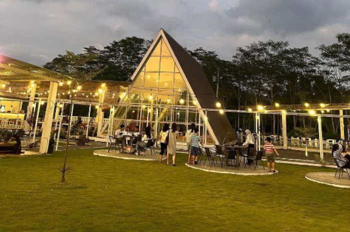 <p>Ket foto: Yuk mampir ke cafe dengan pemandangan alam yang ada di Semarang ini! (Foto/Instagram/@bentokopi.salatiga)</p>

