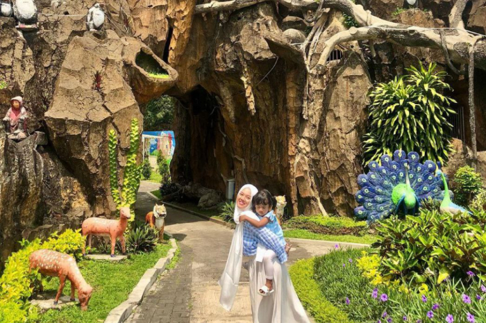 <p>Ket foto: Wisata Taman Rekreasi Sengkaling Malang punya banyak wahana menarik, anak-anak hingga orang dewasa bisa puas refreshing (Foto/Instagram/efitriaw)</p>
