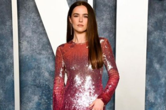 <p>Ket Foto: Aktris Hollywood Zoey Deutch yang membintangi film Before I Fall (Foto/Instagram/@zoeydeutch)</p>
