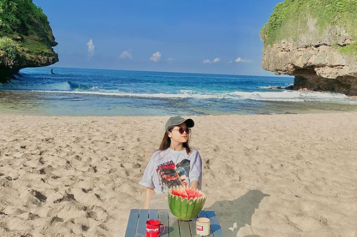 <p>Ket foto: Indahnya wisata Pantai Greweng Yogyakarta, masih sepi dan asri (Foto/Instagram/z.auzizah)</p>
