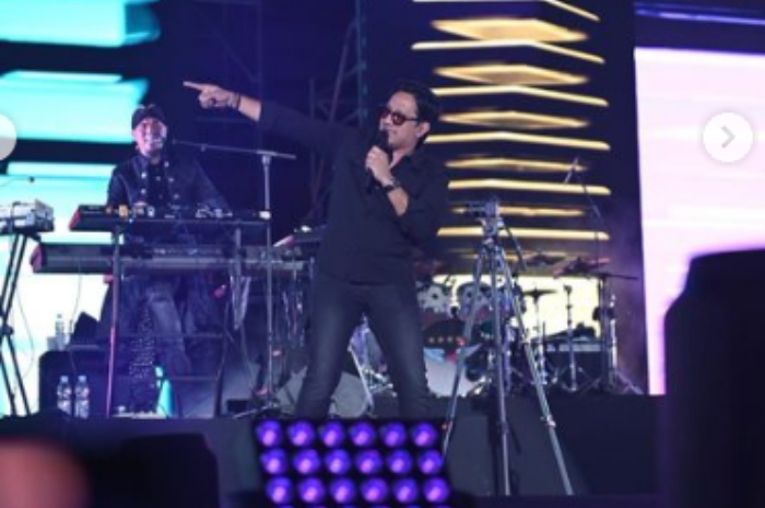 <p>Ket Foto: Andre Taulany saat konser bersama Dewa 19 (Foto/Instagram/@andreastaulany)</p>