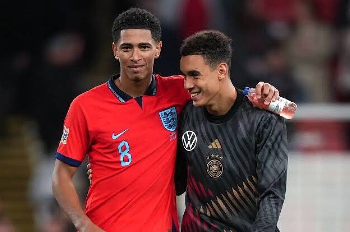 <p>Ket Foto: Foto dari Jamal Musiala dengan Jude Bellingham di Lapangan (Foto/Twitter/@seputarmadrid)</p>
