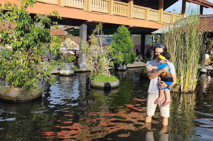 <p>Ket foto: Serunya bermain di Ekowisata Taman Air Tlatar Boyolali (Foto/Instagram/braarumkusumopradapa)</p>
