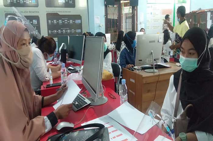 <p>Foto: Assesment Tenaga Kontrak 2021, Disdukcapil Parimo Uji 69 Honorer.</p>
