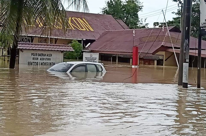 <p>Foto: Mobil terendam banjir di Aceh Utara.<br />
Lagi, Banjir Rendam Tiga Kecamatan di Aceh Utara. </p>
