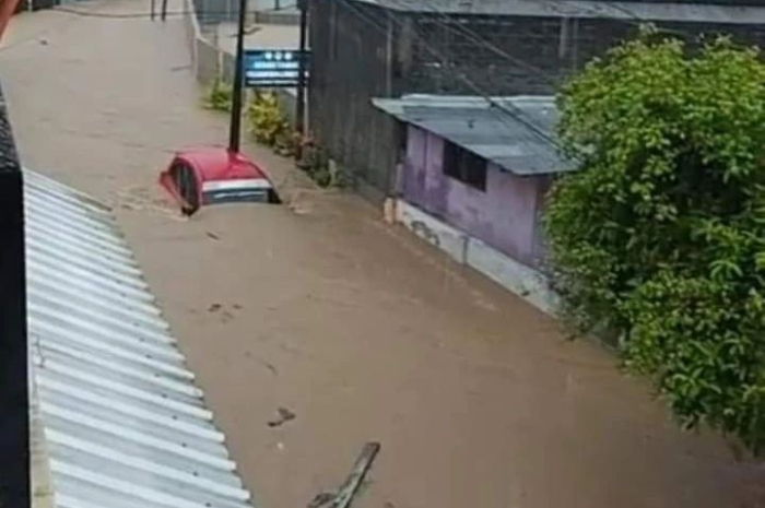 <p>Ket Foto: Banjir di Manado Sulawesi Utara, Jumat 27 Januari 2023 (Foto/Instagram @rahmi_berlmanado)</p>

